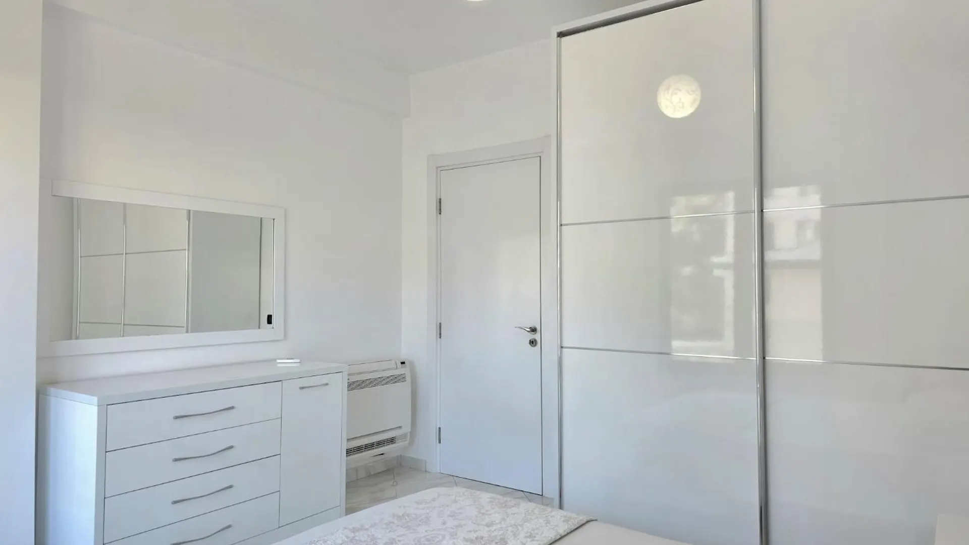 Modern Beachfront Escape In Durr S ドゥラス